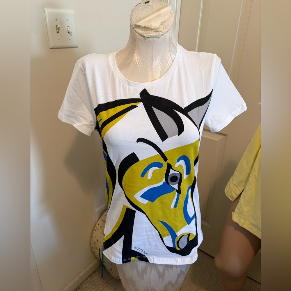 Vestrum women’s nwt tee size Small Graphic White T-Shirt with horse Design